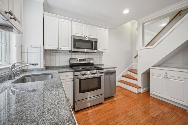 Building Photo - Charming 2 Bedroom in Foggy Bottom