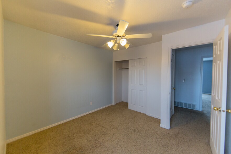 Building Photo - 1038 N 2525 W
