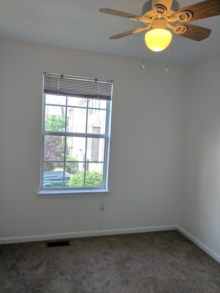 Another bedroom - 6250 Deep River Canyon