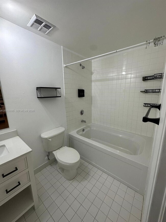 Building Photo - 10 SW South River Dr