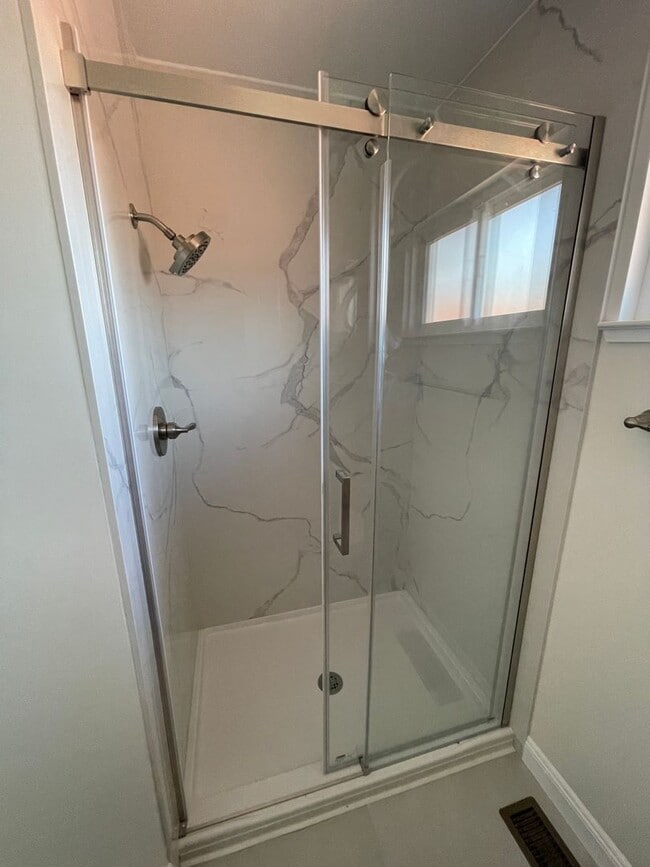 Building Photo - Newly Renovated 4 Bedroom Home with Views