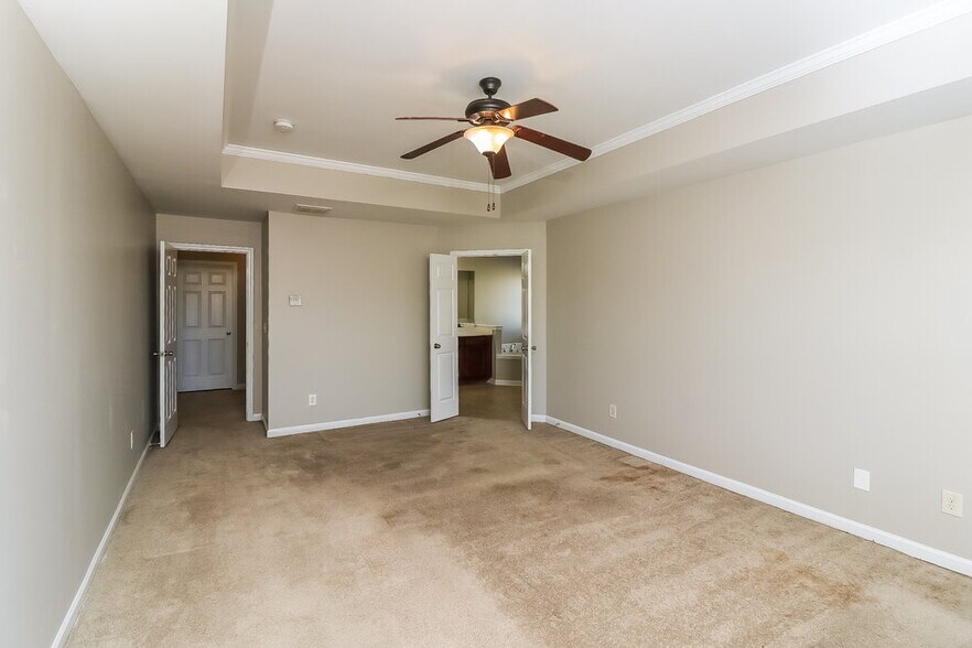 Building Photo - 6035 Gladiola Way