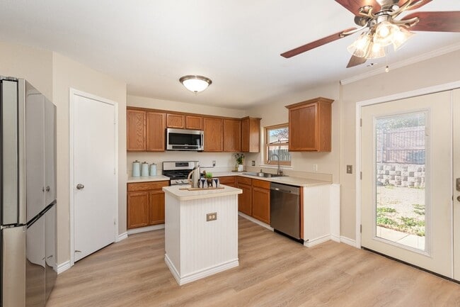 Building Photo - 4415 Falcon Dr