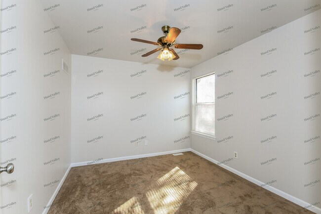 Building Photo - 3049 Willow Creek Estates Dr