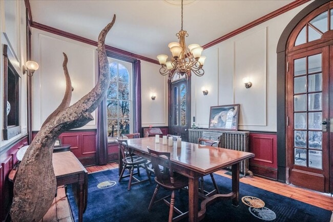 Building Photo - Historic, Character-Rich House - 3 Bed, 3 Bath (2 Full, 2 Half)