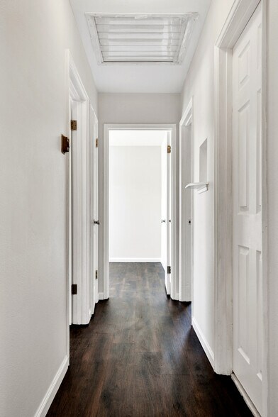 Building Photo - 4440 Turquoise Dr