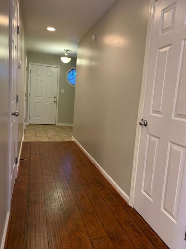 Building Photo - 3837 Pine Ridge Way