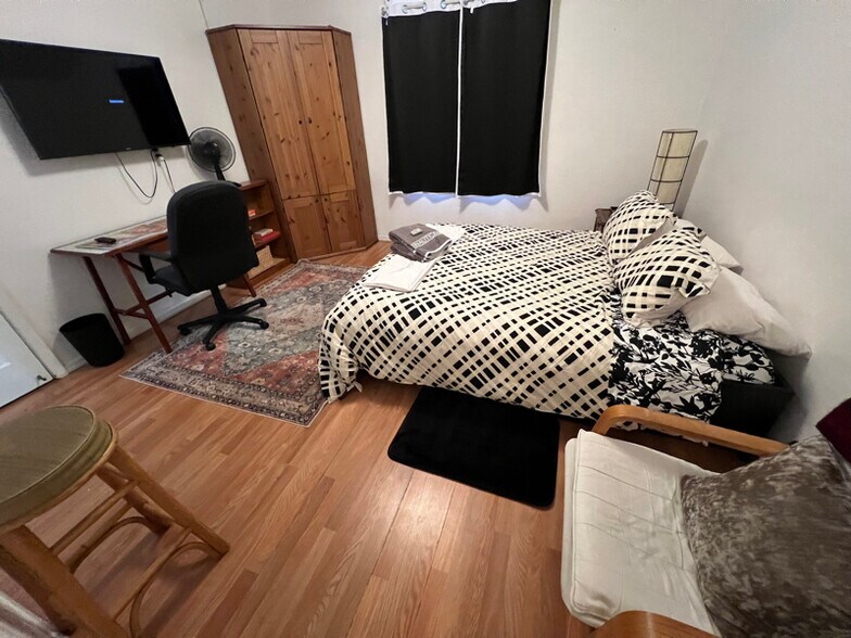 Primary Photo - 688 Nebraska St