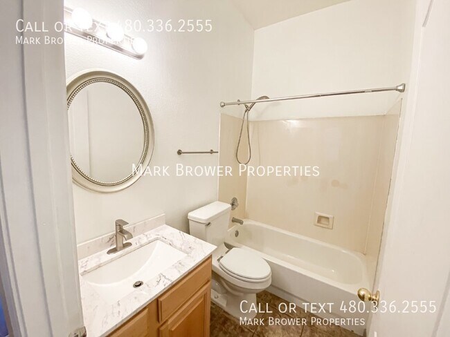 Building Photo - 3918 E Juanita Ave
