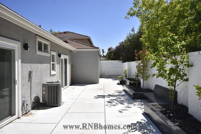 Building Photo - 288 Marsalla Dr