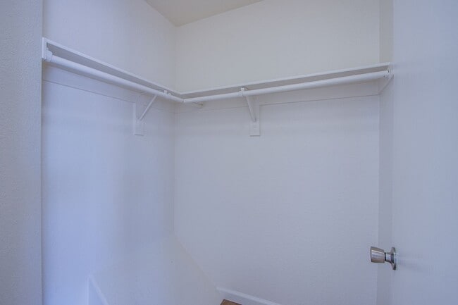 Building Photo - Lovely 4 bedroom 2.5 bath townhome in North Las Vegas gated community with a pool!