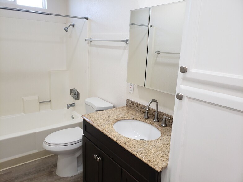 Building Photo - 1261 Victor St