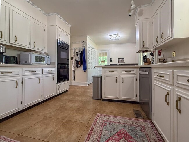 Building Photo - 35097 Hillsborough Dr