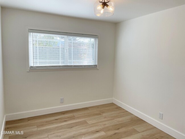 Building Photo - 382 Aristotle St