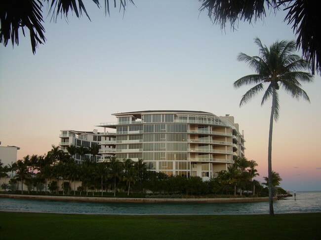 Building Photo - 1000 Spanish River Rd