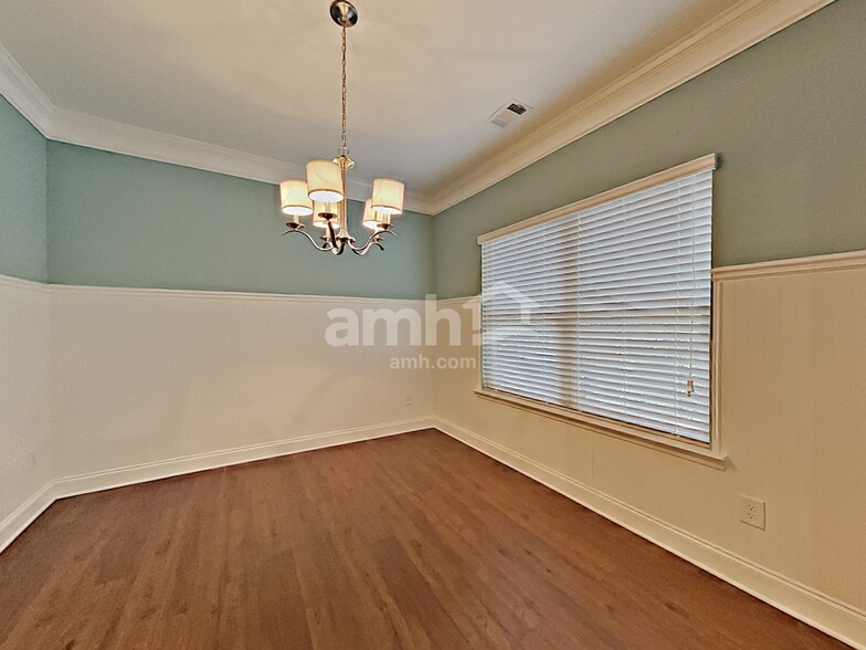 Building Photo - 2750 Freemont St