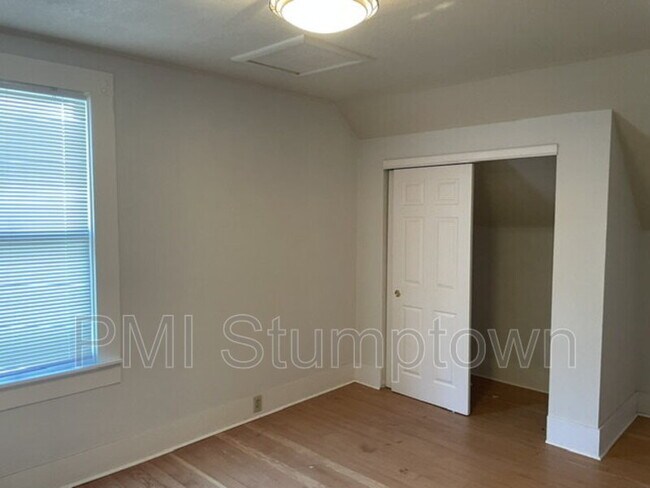 Building Photo - 601 S McLoughlin Blvd
