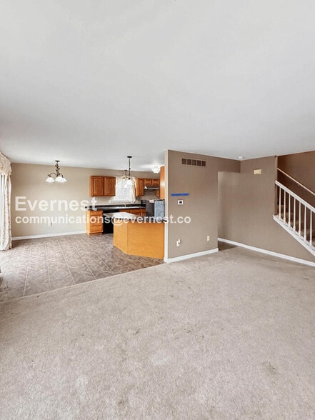 Building Photo - 642 Bellaire Ave