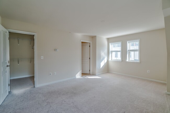 Building Photo - Gorgeous And Upgraded 2 Bedroom 3.5 Bathroom End Unit Townhome In Popular Shirlington Crest