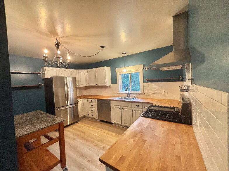 Building Photo - 1473 Greenbrier Dr