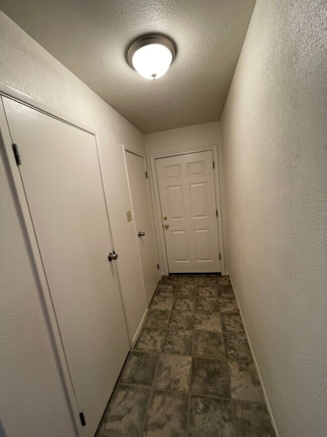 Building Photo - NOW AVAILABLE!! Very Nice Home In Gustine