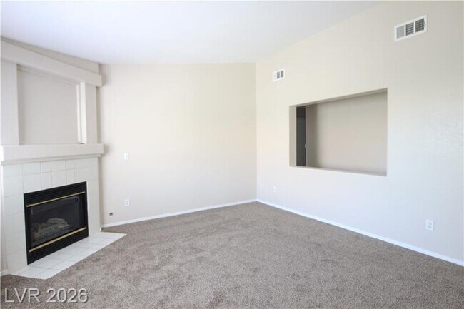 Building Photo - 2 Bedroom Condo w/ 1 CAR GARAGE