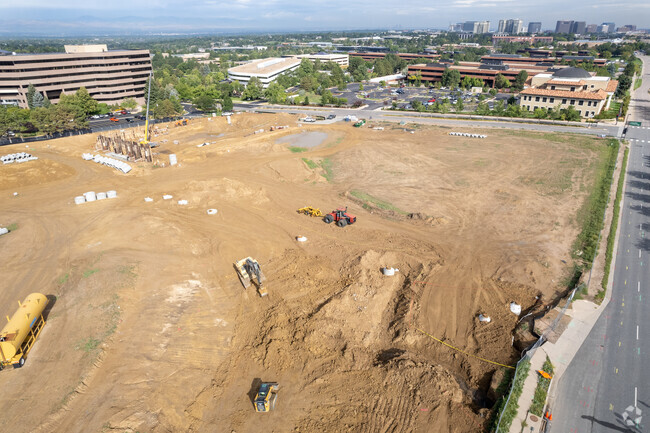 Building Photo - The Avant