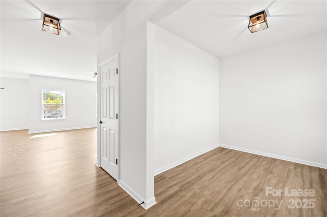 Building Photo - 18016 Wilbanks Dr
