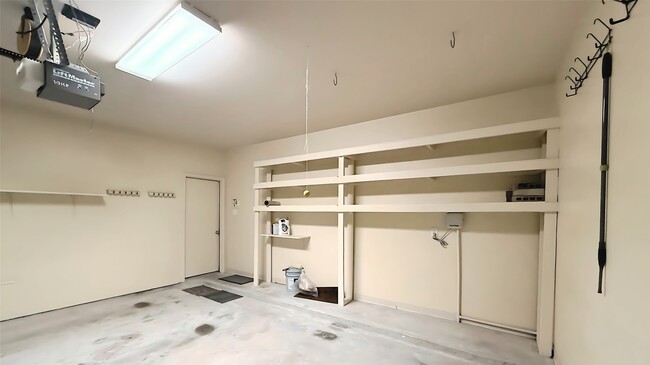 Building Photo - 15110 Sierra Ridge Dr