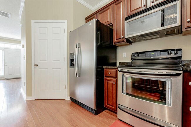 Building Photo - Furnished Rental Utilities included