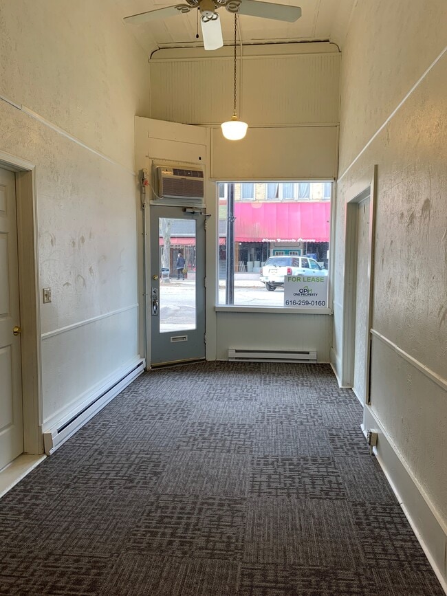 Building Photo - 114 Locust St