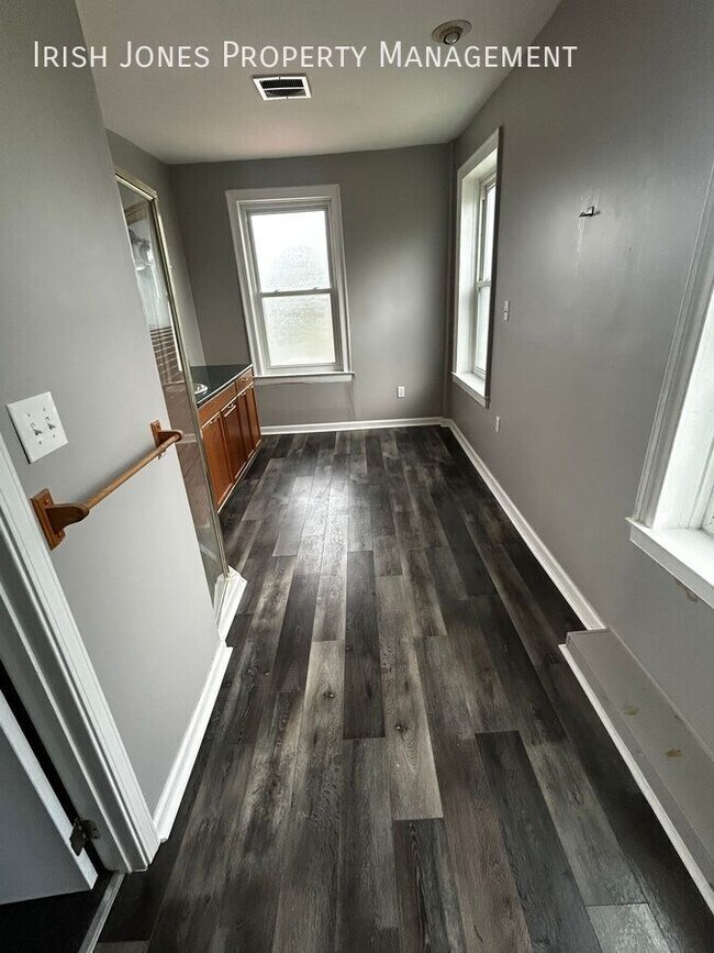 Building Photo - 1389 Broadway-Apt 2 - ALL UTILITIES INCLUDED!