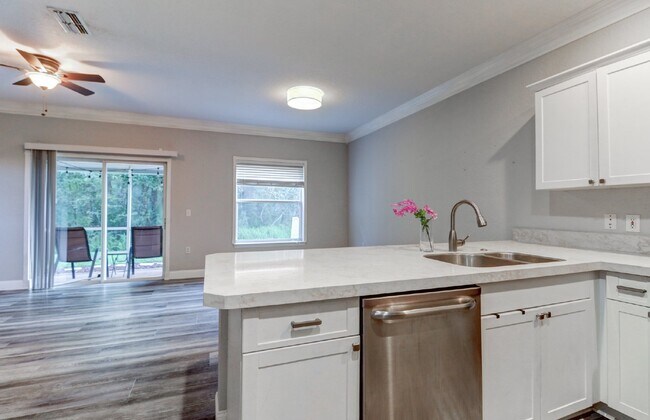 Building Photo - Gated Tampa Palms Townhome with 2-Car Garage, Screened Lanai & Community Pool