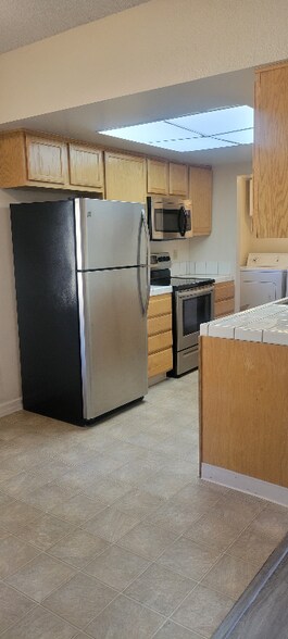 Building Photo - 50 Bisset Ct