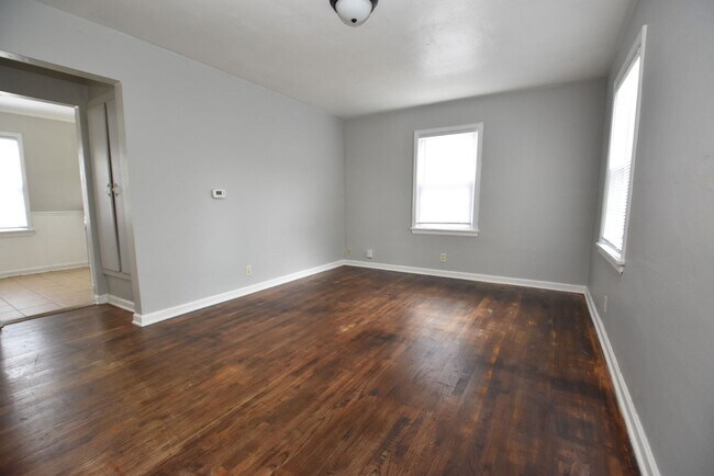 Building Photo - Cute 2 Bedroom In Mishawaka Near the River