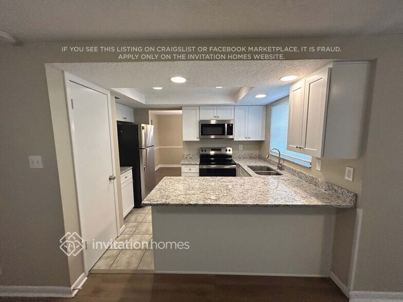 Building Photo - 1705 Village Ct