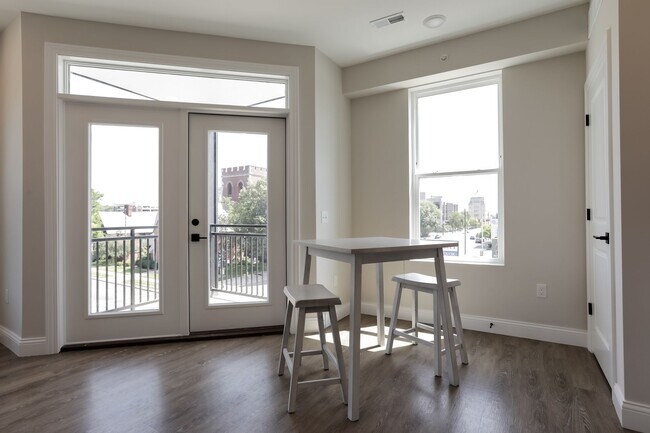 Building Photo - Lofts on State