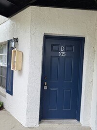 Building Photo - 2 bed 2 bath - 1st floor condo for rent