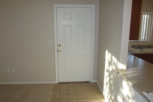 Building Photo - Henderson - 2 bedroom condo