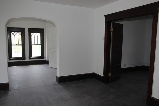 Building Photo - 3910 Carlyle Ave