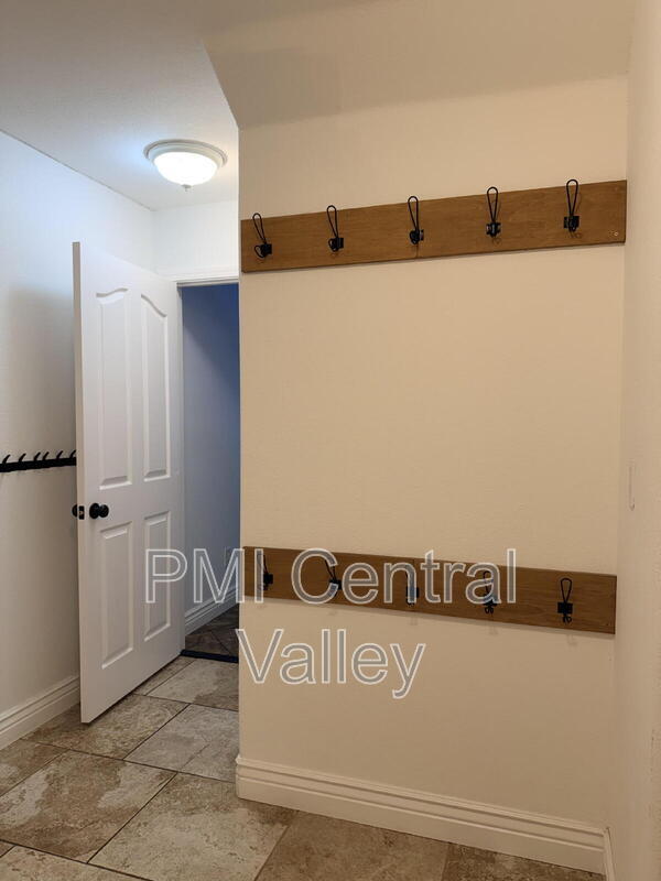 Building Photo - 108 Hornfels Ave