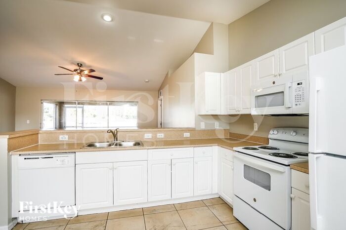 Building Photo - 1724 NE 1st Ave