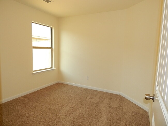 Building Photo - Beautiful 5 Bedroom in Encino Hills-minute...