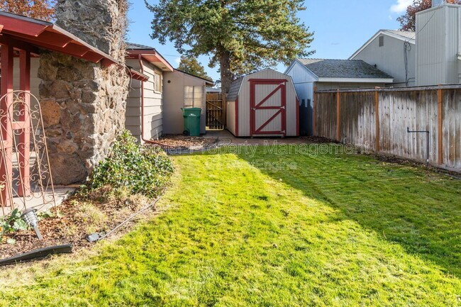 Building Photo - 1003 W Eastmont Way