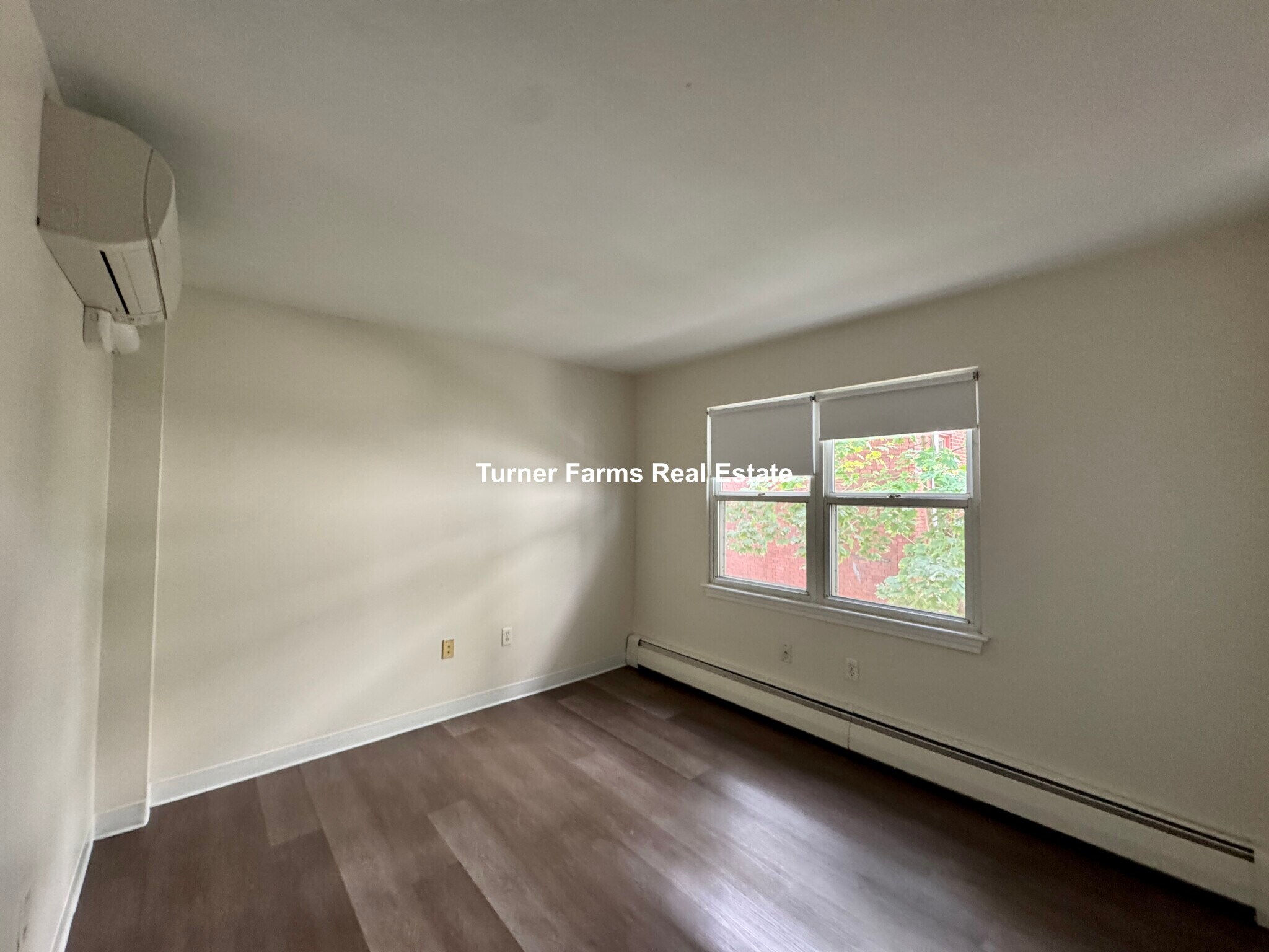 Building Photo - 693 Parker St