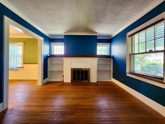Building Photo - 3 bd 1 ba House | Charlotte | Off street P...