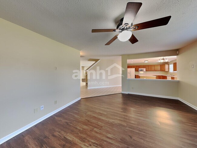 Building Photo - 529 Austrian Way