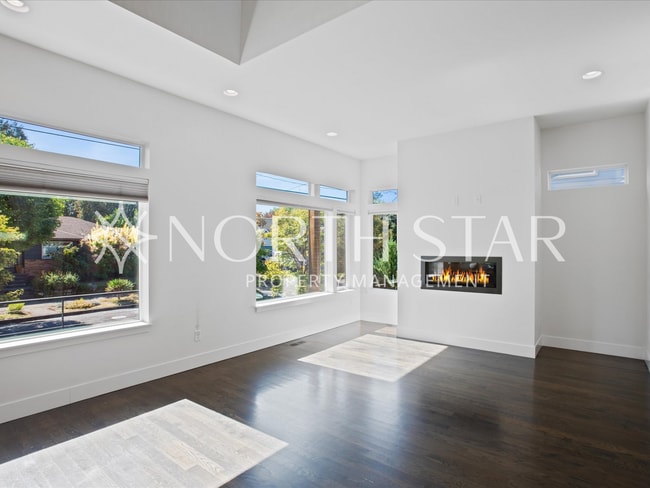 Building Photo - Contemporary Stunner in North East Portland