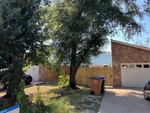 Building Photo - 915 Sirocco Dr