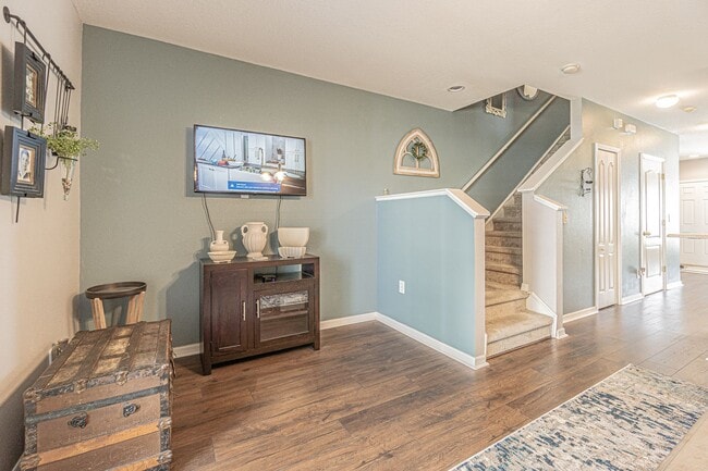 Building Photo - 2 Bedroom - 2.5 Bathroom - Gated Community...